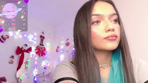 Tiana Le online show from December 17, 1:34 am