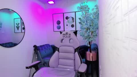 Tiara  online show from April 19, 3:18 am