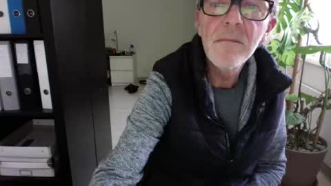 tiburzio online show from November 8, 2:31 pm