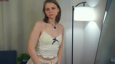 Lily online show from March 1, 8:40 am