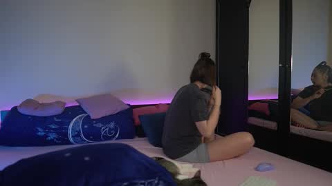 Tiffany online show from February 3, 9:30 pm