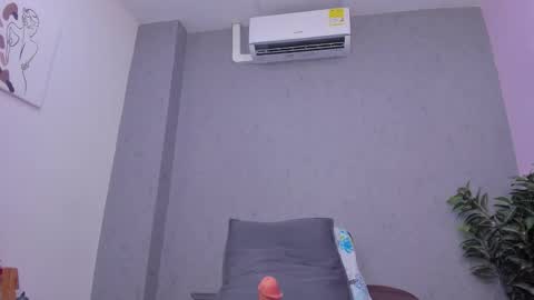 tiffany_mendez online show from December 17, 1:07 pm