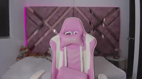 Ana online show from November 27, 4:47 pm