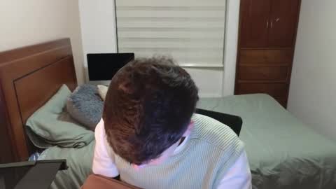 Snapshot of tightncuteass chatting on October 21, 1:33 am Camilo online show from October 21, 1:33 am