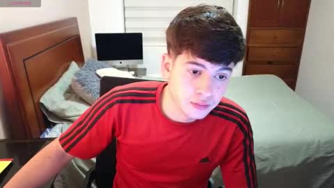 Snapshot of tightncuteass chatting on October 18, 12:15 am Camilo online show from October 18, 12:15 am