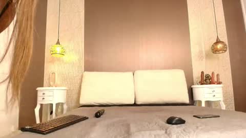 T I F F A N Y online show from January 5, 8:23 pm