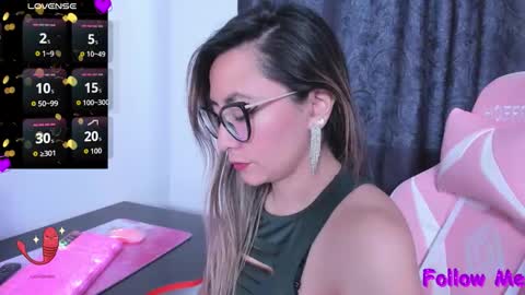 TILA TEQUILA online show from November 18, 2:42 pm