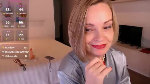 Tilly online show from December 1, 9:02 pm