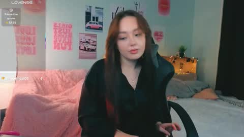 Mia online show from January 6, 7:40 pm