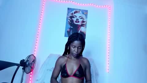 tinas_smith online show from October 20, 10:15 pm