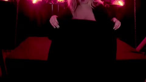 TinkerrBelll online show from December 17, 8:26 pm