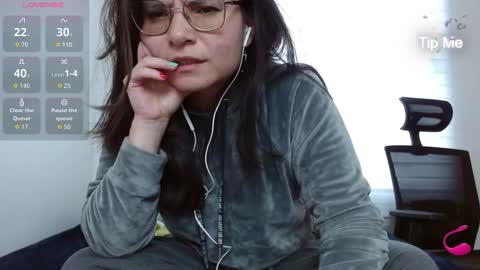 Tiny Caroline online show from December 17, 9:54 pm