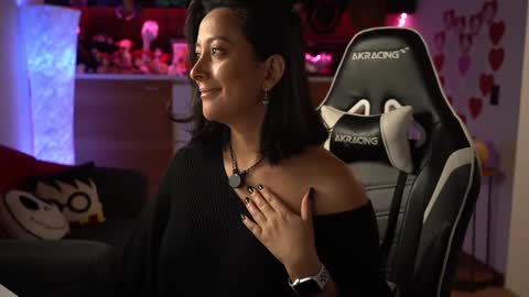 Snapshot of tiny_panther chatting on February 10, 10:09 pm Ana Molly online show from February 10, 10:09 pm