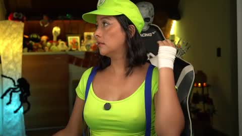 Snapshot of tiny_panther chatting on October 30, 1:17 am Ana Molly online show from October 30, 1:17 am