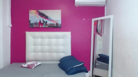 tiny_whore18 online show from January 9, 6:19 am