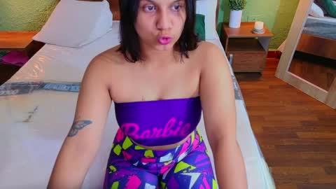 tiny_whore18 online show from April 21, 6:20 am