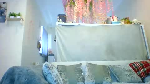 Tinyasian911718 sweetinyasian instagram online show from September 11, 10:05 am