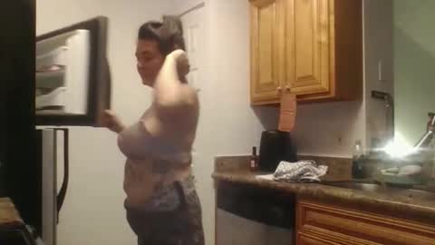 tinyassbossymilf online show from April 11, 7:45 am