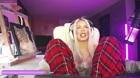 stage Kylie Sinner  brand CLITBAIT online show from February 27, 1:31 am