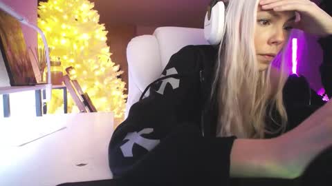 stage Kylie Sinner  brand CLITBAIT online show from February 3, 2:53 am