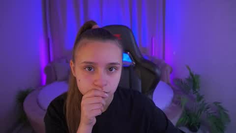 tinynataliee online show from November 24, 7:07 am