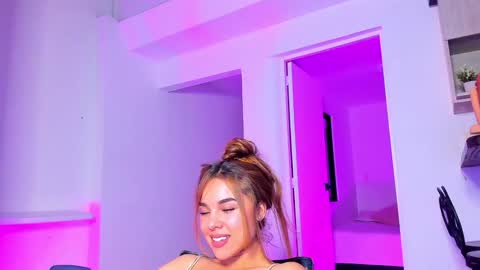 Instagram  tinyw0nder online show from January 27, 10:38 pm