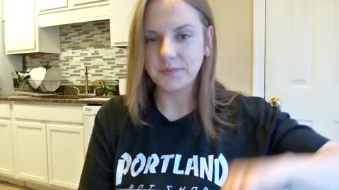 tinywithtiddies online show from December 19, 1:50 pm