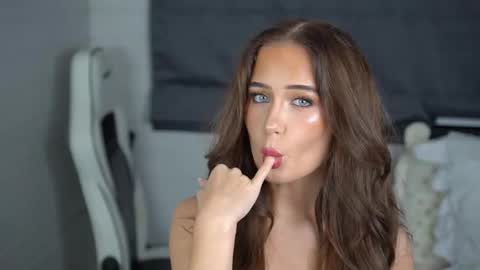 Lili online show from October 6, 6:26 pm