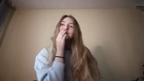 Hi Im Carry 18 years old online show from December 5, 6:45 am