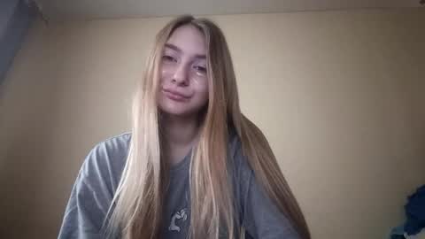 Hi Im Carry 18 years old online show from November 11, 6:37 am