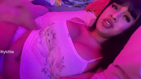 HOTTIE4U online show from February 10, 4:26 am