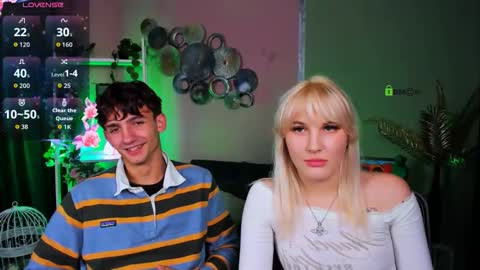 Snapshot of tobi_yours chatting on October 13, 7:16 pm tobi_yours online show from October 13, 7:16 pm