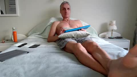 Daniel Bisexual uncut 20cm online show from March 15, 3:59 pm