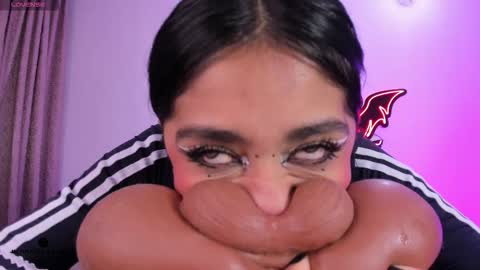   Independent model online show from October 30, 11:27 pm