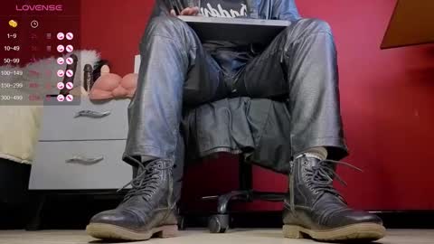 Tom online show from November 6, 1:41 am