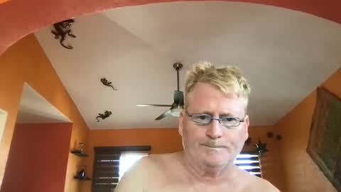 Hola online show from November 3, 9:38 pm