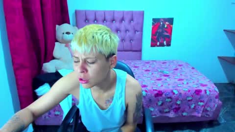 tomboygirl69 online show from December 19, 4:34 am