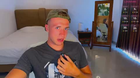 Snapshot of tommy_cumfinger chatting on September 20, 4:37 am Tommy online show from September 20, 4:37 am