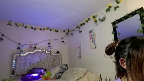 leyla  online show from February 1, 12:08 am