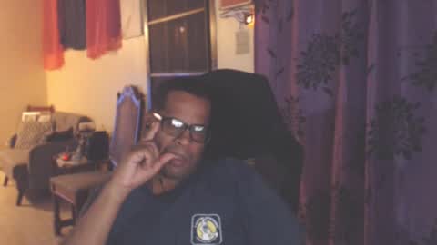 Snapshot of toni2814 chatting on October 15, 2:37 am Antonio online show from October 15, 2:37 am