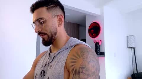 tony muscle1 online show from February 8, 8:34 pm