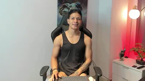 tony_petrov online show from November 9, 9:28 pm