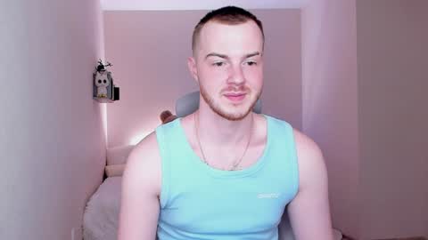 Snapshot of toohornyserj chatting on December 25, 4:33 am toohornyserj online show from December 25, 4:33 am