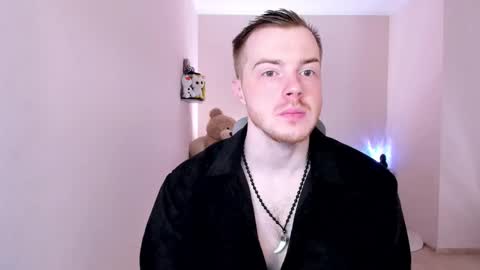 Snapshot of toohornyserj chatting on February 19, 10:09 pm toohornyserj online show from February 19, 10:09 pm