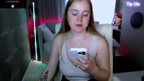 tori_blond online show from May 28, 5:49 am