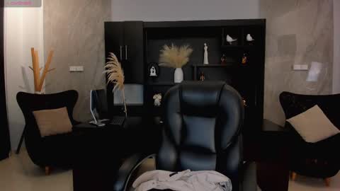 Tori Cross online show from February 25, 1:00 pm