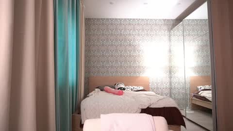 Snapshot of torinova chatting on February 26, 1:46 am online show from February 26, 1:46 am