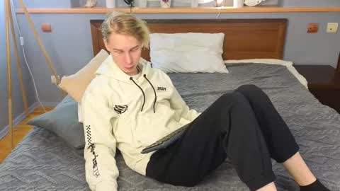 Max online show from November 28, 1:51 pm