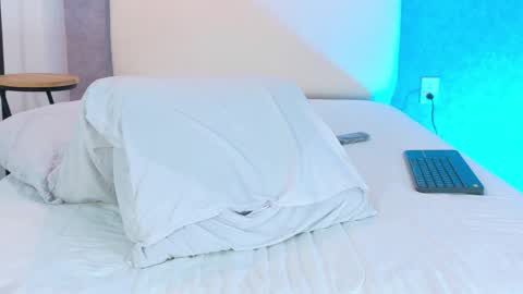 tracielowe_w online show from September 13, 6:38 am