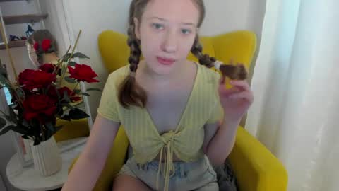 tracy_aww online show from April 11, 7:56 am